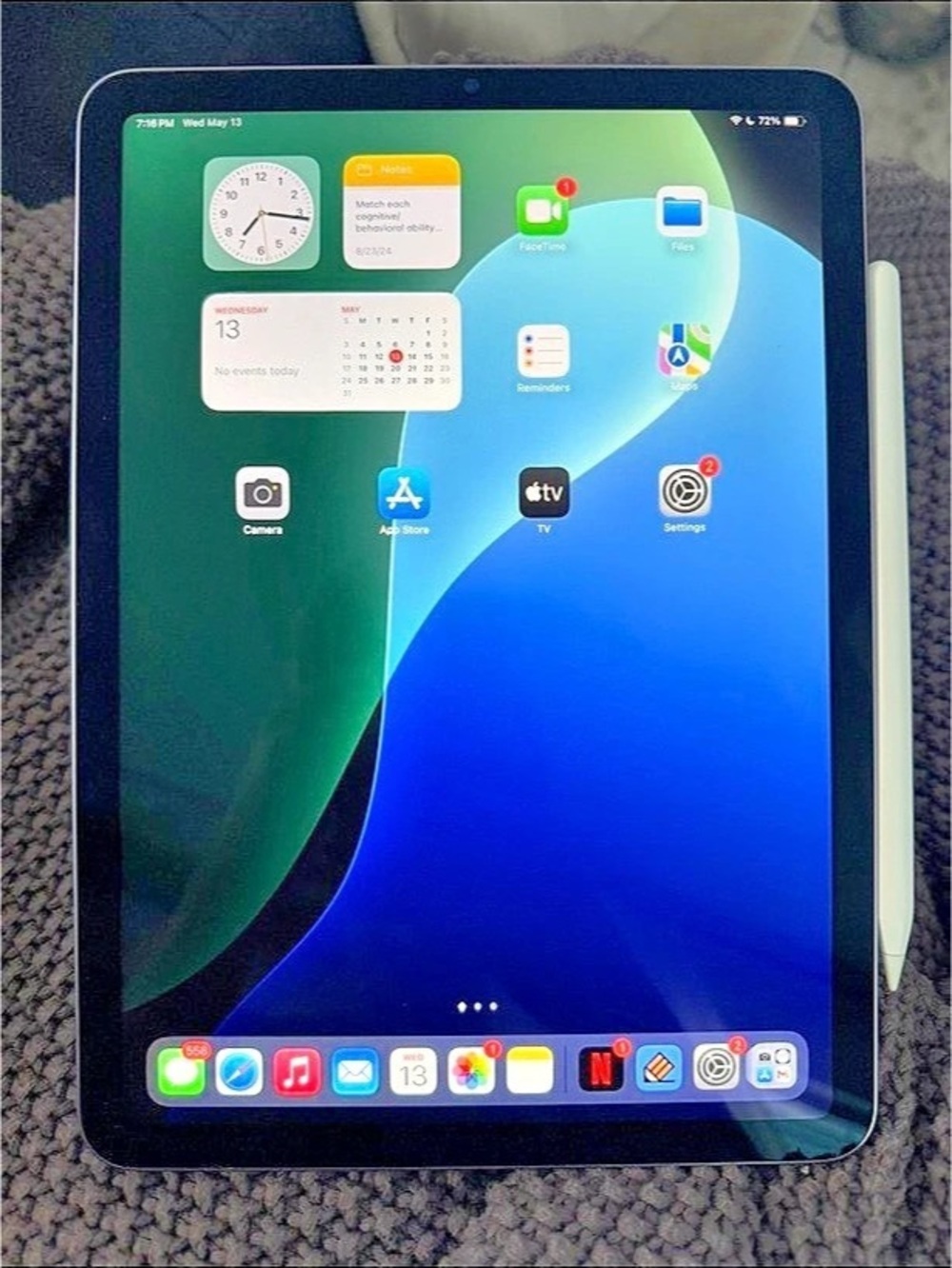 Apple iPad Air (5th generation) ) Wi-Fi 64GB and Apple Pencil